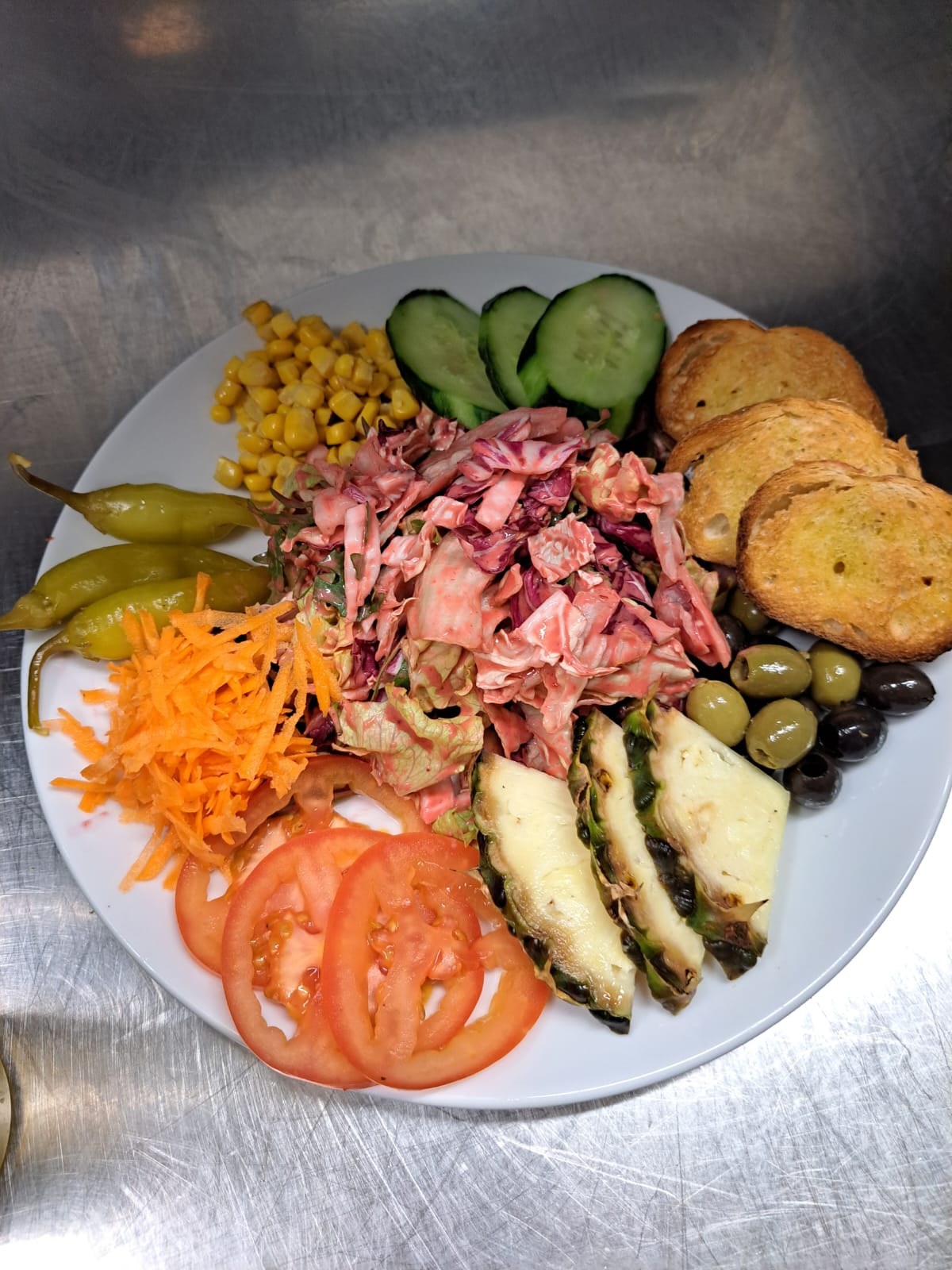 Frisch angerichteter Salat